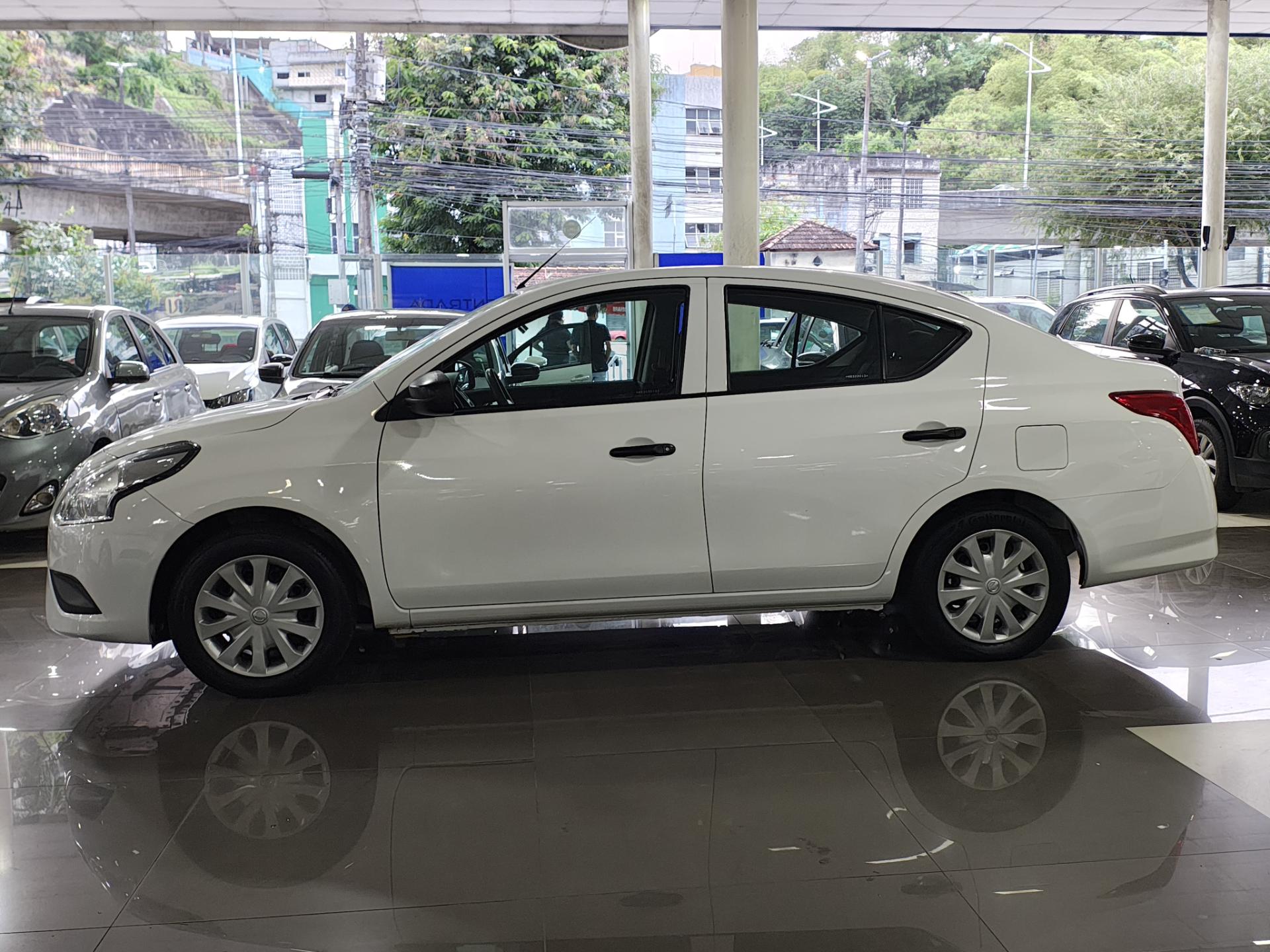 NISSAN VERSA