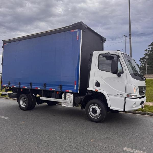 MERCEDES-BENZ 815 ACCELO 4X2