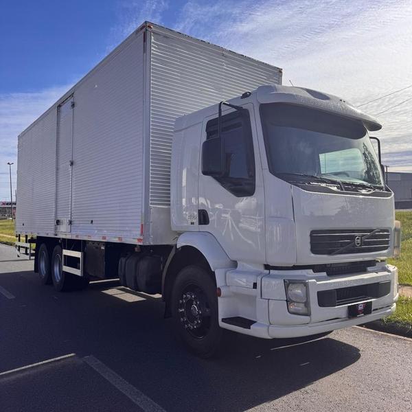VOLVO VM 260 6X2 2P DIESEL