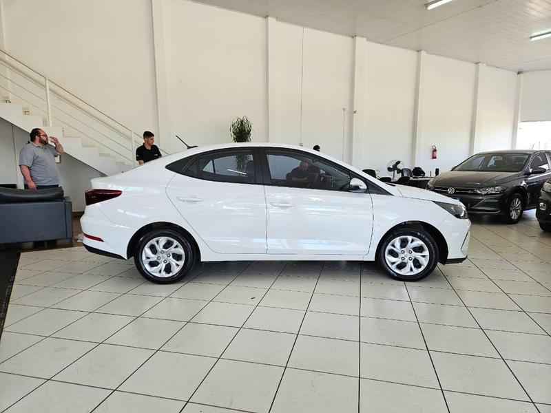 Hyundai HB20S Comfort Plus 1.0 12V Flex Mec - foto 4