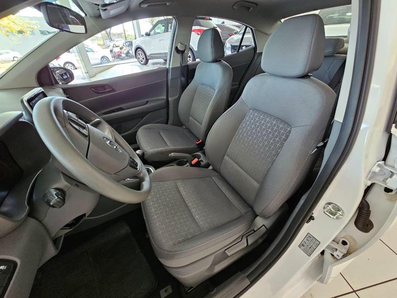 Hyundai HB20S Comfort Plus 1.0 12V Flex Mec - foto 10