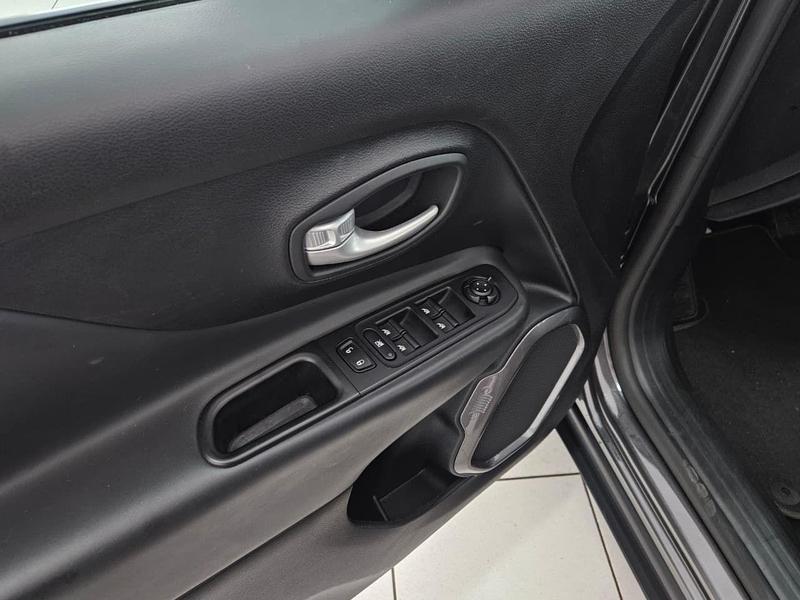 Jeep Renegade Long. T270 1.3 Tb 4X2 Flex Aut. - foto 8