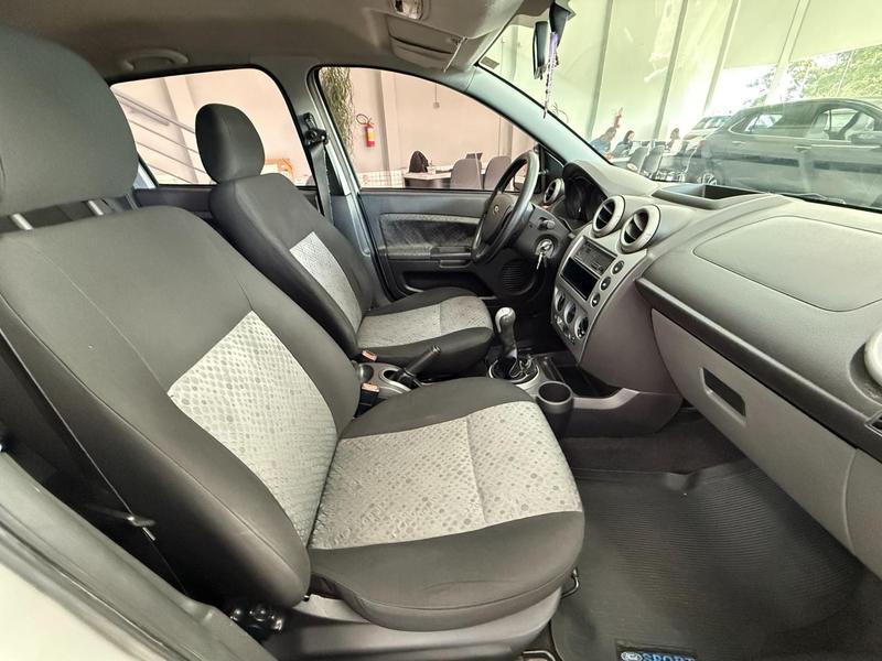 Ford Fiesta 1.6 Flex - foto 15