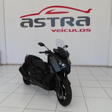 YAMAHA XMAX
