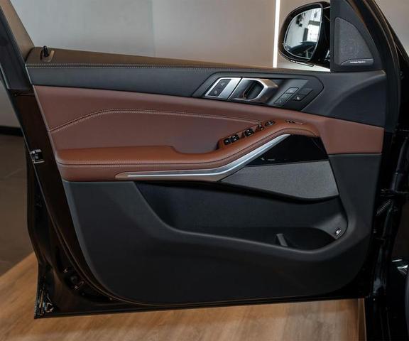 BMW X5 XDRIVE50E M SPORT 2026 - Foto 11
