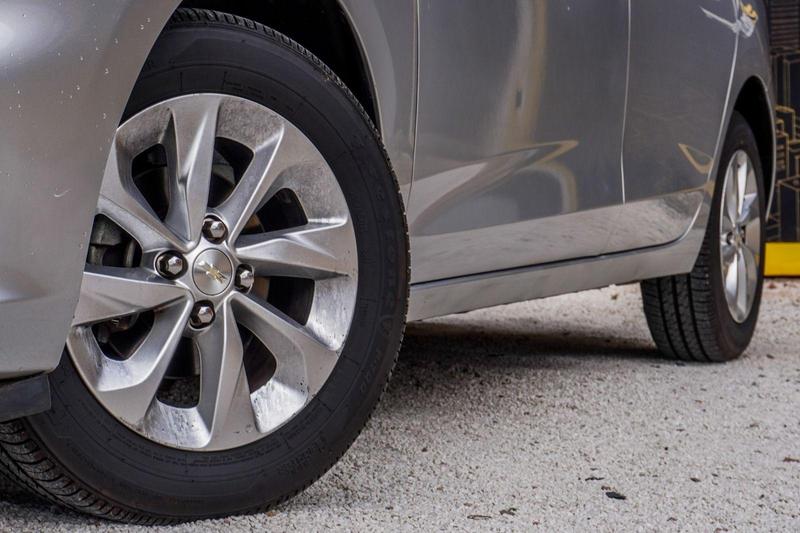 Chevrolet Onix Plus 10tat - foto 9