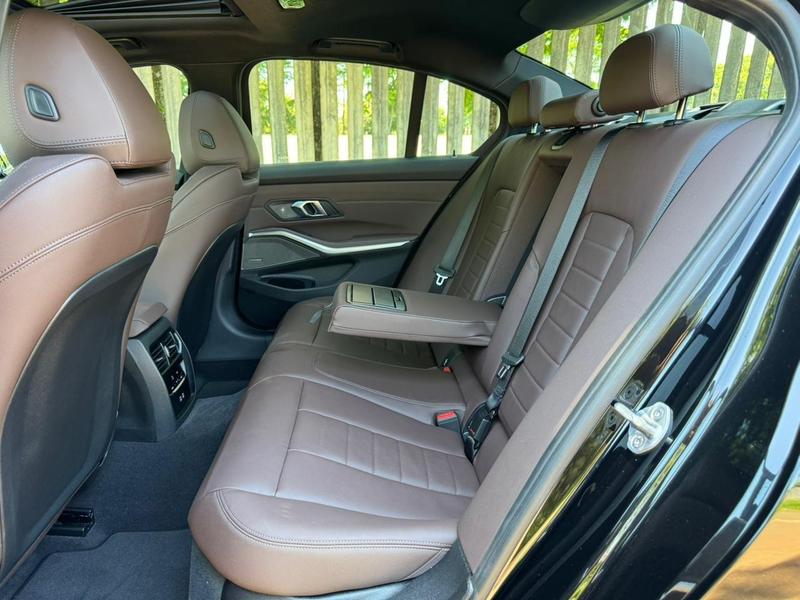 BMW 320i M Sport Flex - foto 12