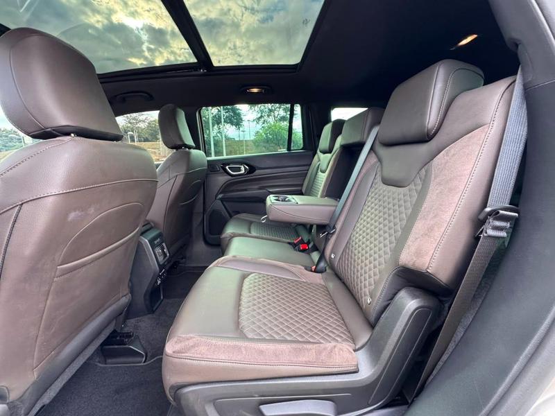 Jeep Commander Overland Turbo - foto 13