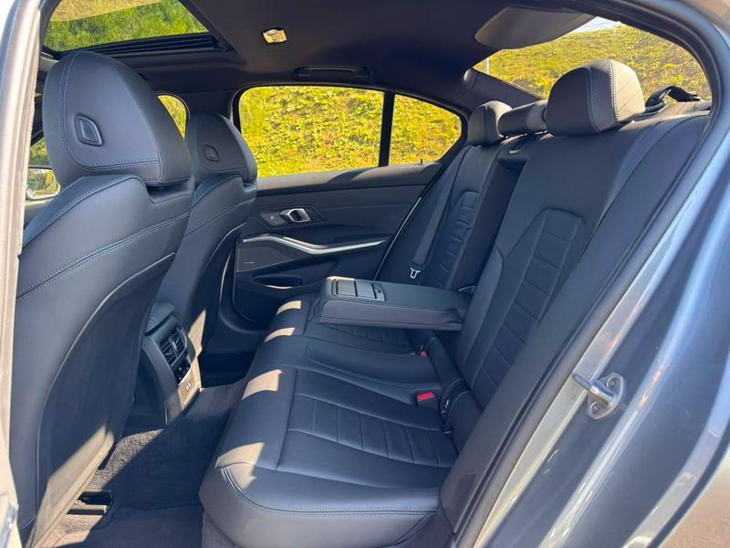 BMW 320i M Sport Flex - foto 12