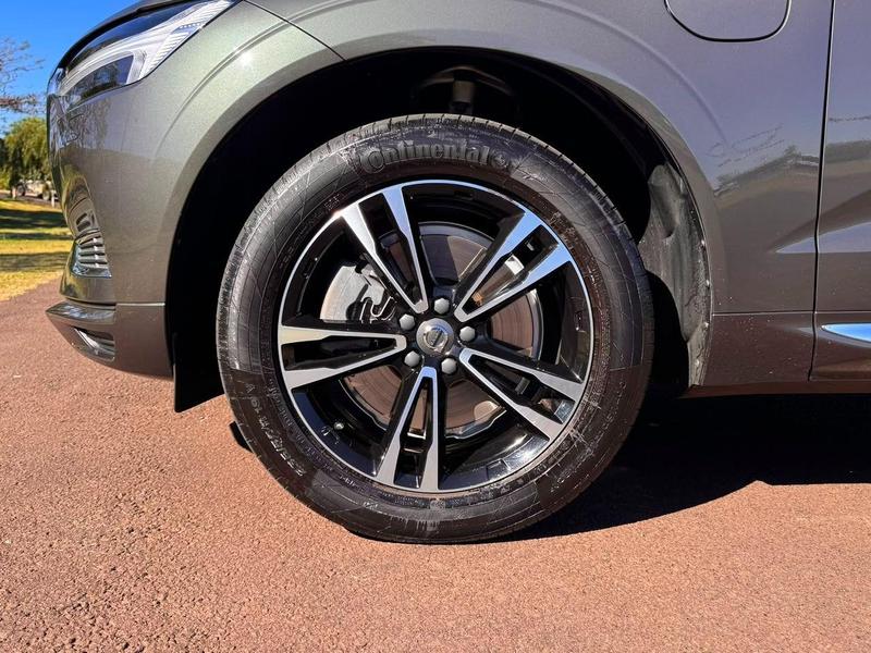 Volvo XC60 T8 Momentum - foto 14