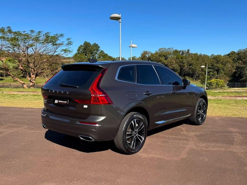 Volvo XC60 T8 Momentum - foto 6
