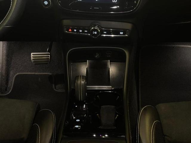 VOLVO XC40 T5 R-DESIGN — foto 15
