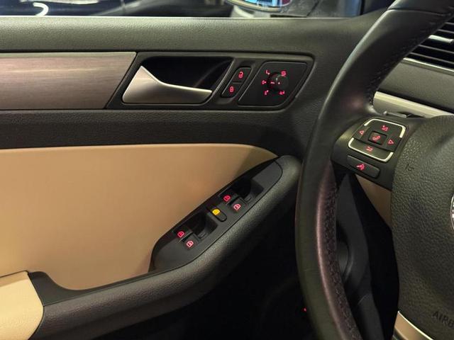 VOLKSWAGEN JETTA 2.0T — foto 18