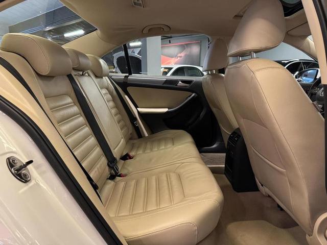 VOLKSWAGEN JETTA 2.0T — foto 13