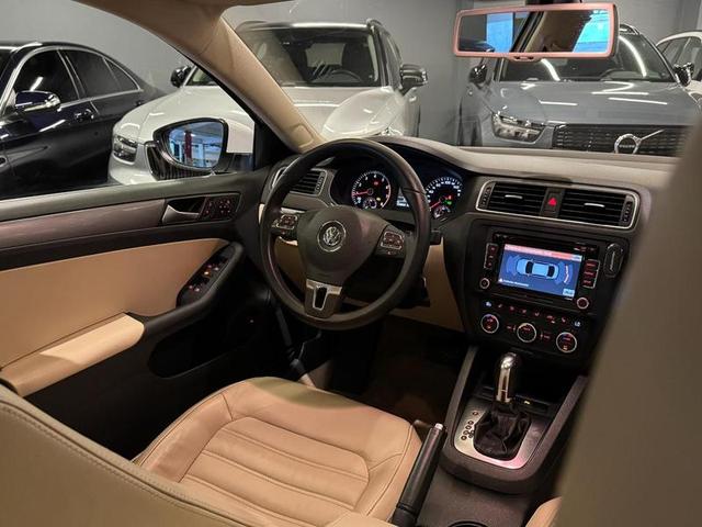 VOLKSWAGEN JETTA 2.0T — foto 12