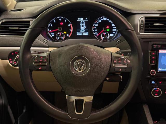 VOLKSWAGEN JETTA 2.0T — foto 15