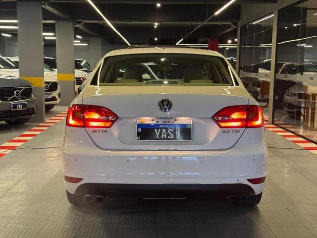 VOLKSWAGEN JETTA 2.0T — foto 5