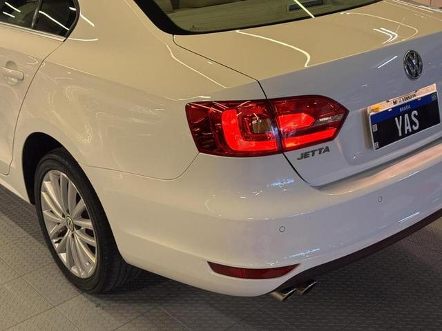VOLKSWAGEN JETTA 2.0T — foto 8