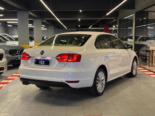 VOLKSWAGEN JETTA 2.0T — foto 6