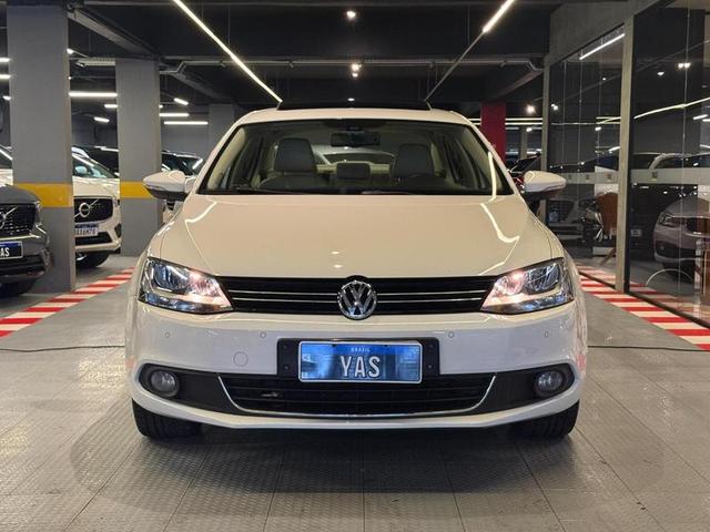 VOLKSWAGEN JETTA 2.0T — foto 2