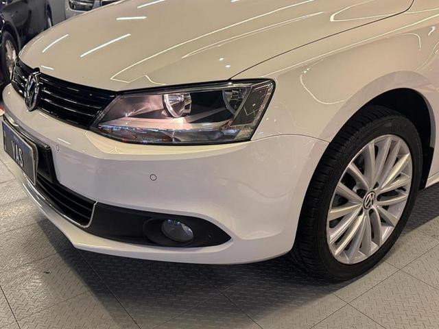 VOLKSWAGEN JETTA 2.0T — foto 7