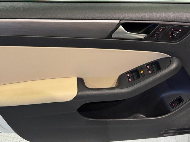 VOLKSWAGEN JETTA 2.0T — foto 19