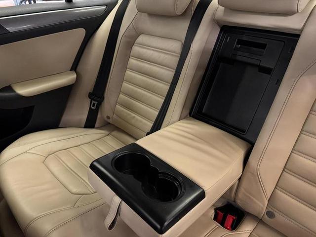 VOLKSWAGEN JETTA 2.0T — foto 14