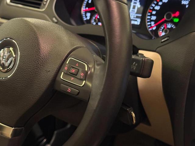 VOLKSWAGEN JETTA 2.0T — foto 17