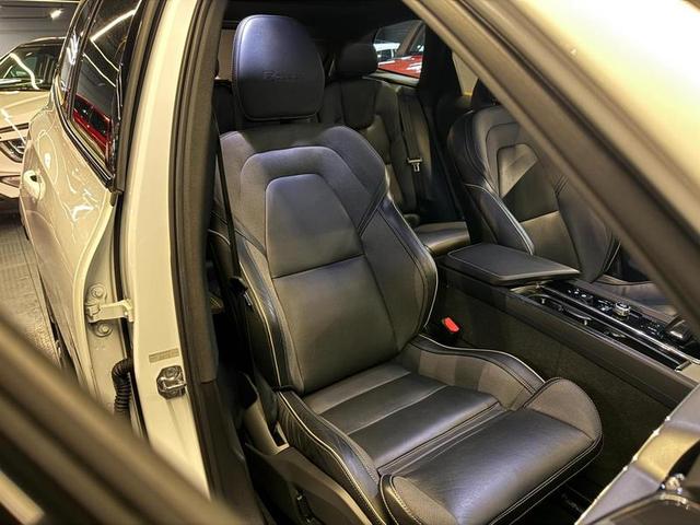 VOLVO XC60 T8 R-DESIGN — foto 12