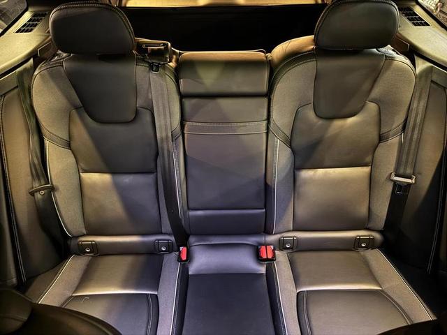 VOLVO XC60 T8 R-DESIGN — foto 13