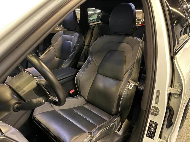 VOLVO XC60 T8 R-DESIGN — foto 10