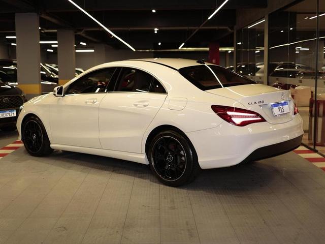 MERCEDES-BENZ CLA180 — foto 4