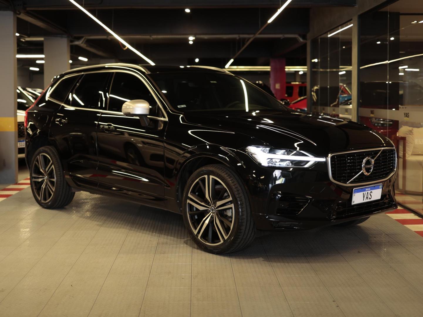 VOLVO XC60 T8 R-DESIGN