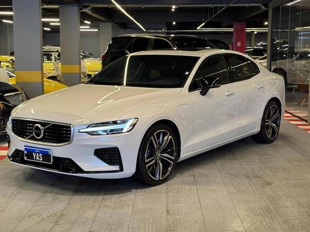 VOLVO S60 T8 R-DESIGN — foto 3