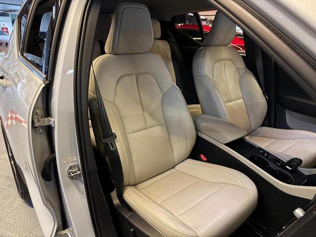 VOLVO XC40 T5H MOMENTU — foto 12