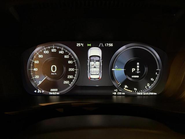 VOLVO XC40 T5H MOMENTU — foto 20