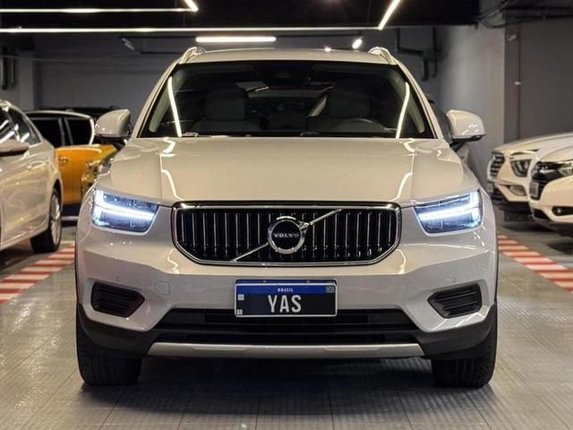 VOLVO XC40 T5H MOMENTU — foto 2