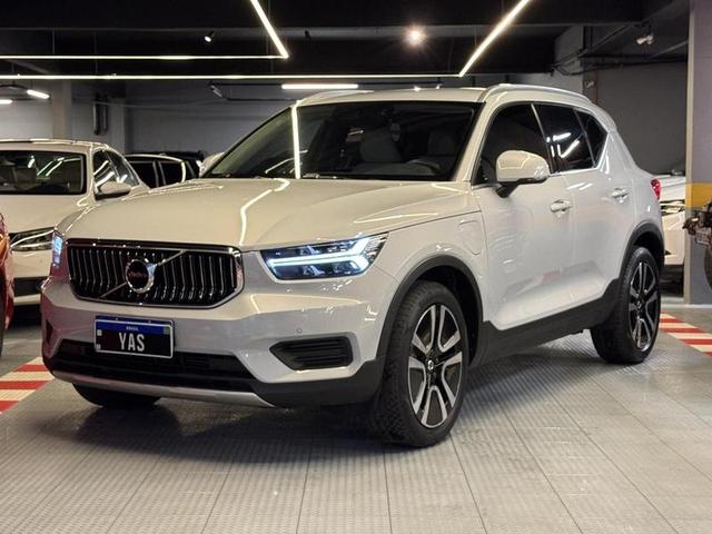 VOLVO XC40 T5H MOMENTU — foto 3