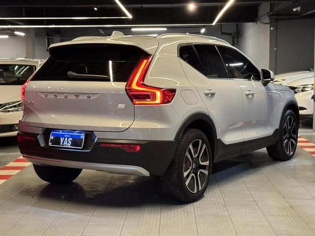 VOLVO XC40 T5H MOMENTU — foto 6