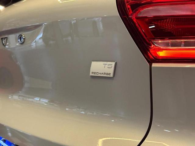 VOLVO XC40 T5H MOMENTU — foto 9