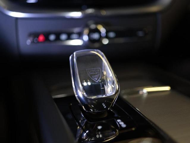VOLVO XC60 T8 ULT DARK — foto 17