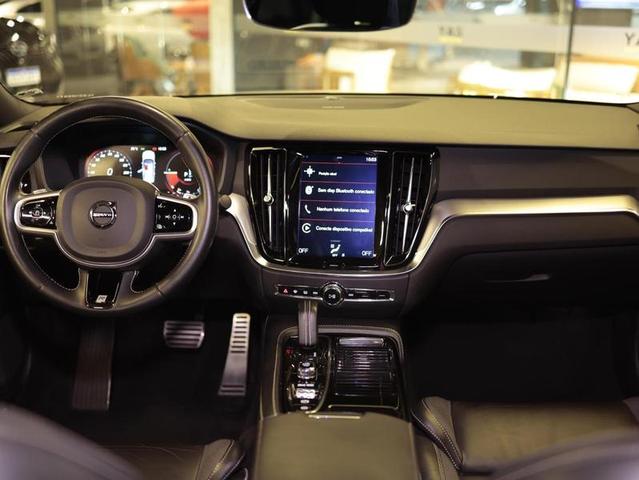 VOLVO S60 T8 R-DESIGN — foto 12