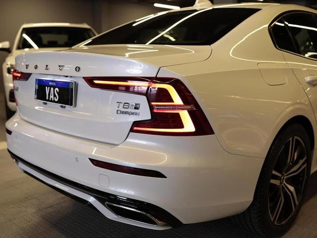 VOLVO S60 T8 R-DESIGN — foto 8