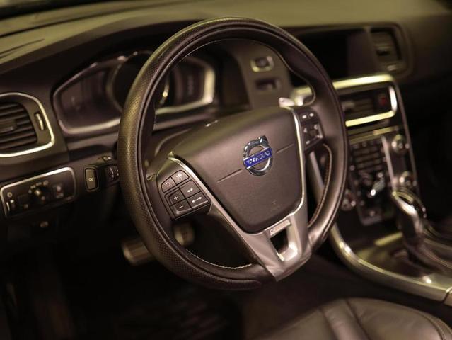 VOLVO V60 2.0 T6 R-DES — foto 15