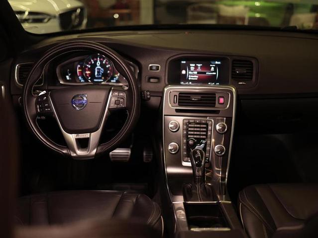 VOLVO V60 2.0 T6 R-DES — foto 14