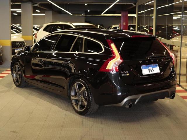 VOLVO V60 2.0 T6 R-DES — foto 4