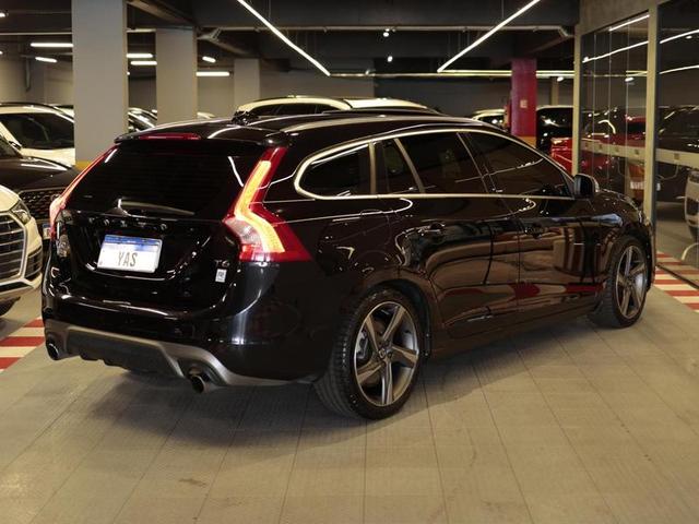 VOLVO V60 2.0 T6 R-DES — foto 6