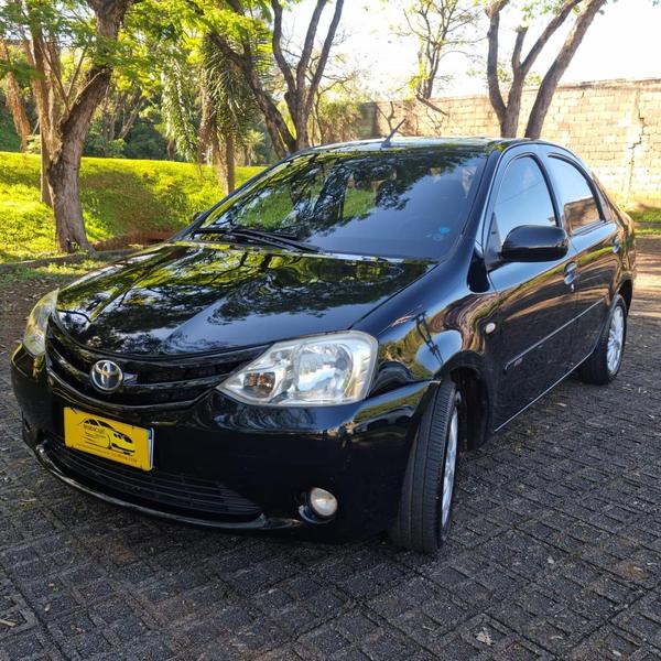 Toyota Etios 2013 à venda