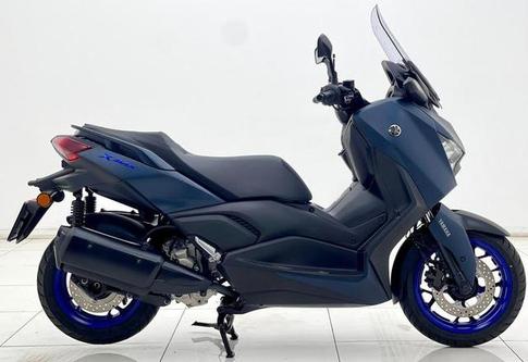 YAMAHA XMAX 