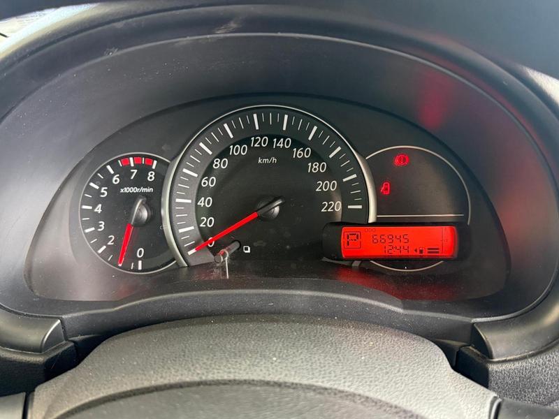 Nissan March 16sv CVT - foto 4